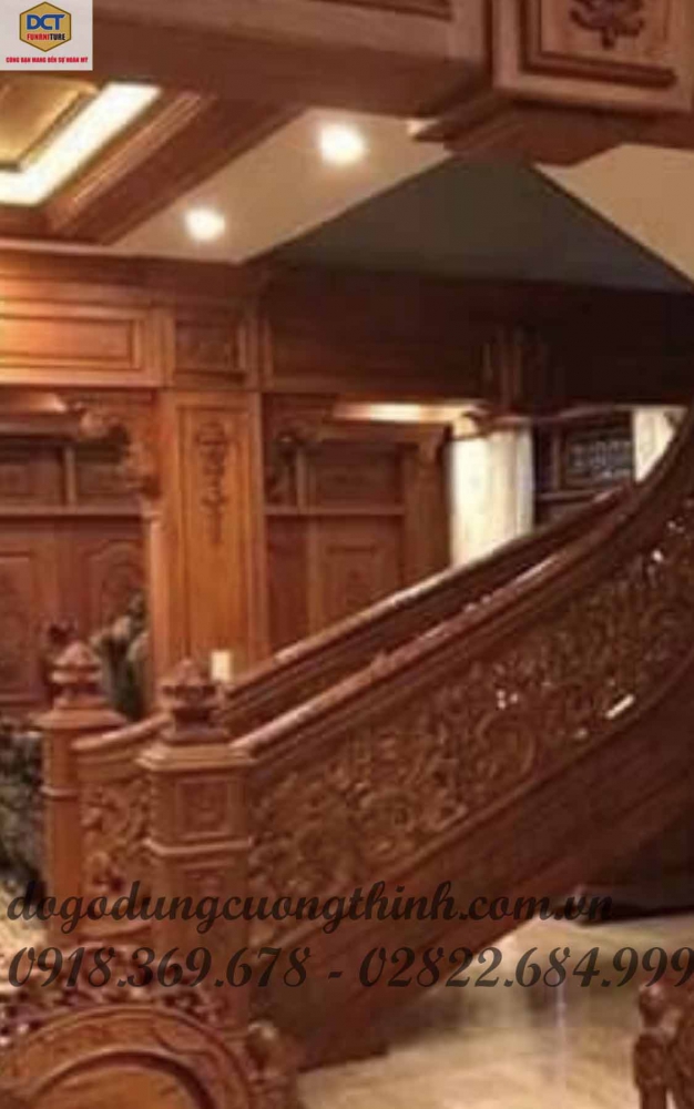 cầu thang gỗ cổ điển hoàng gia